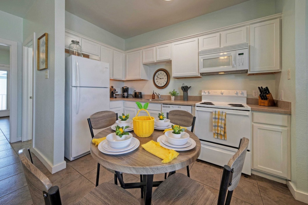 Beach Nearby + Pool 6-units Costa Bahia w/ Pet Access