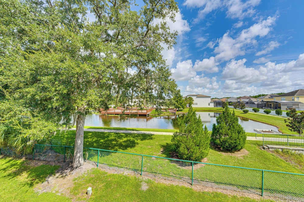 Townhouse in Lake Berkley Resort! 5 Mi to Old Town