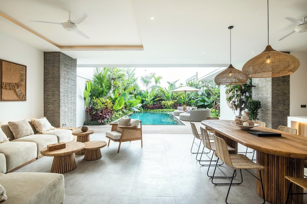 Brand New 4br Villa 400 to Finns Canggu