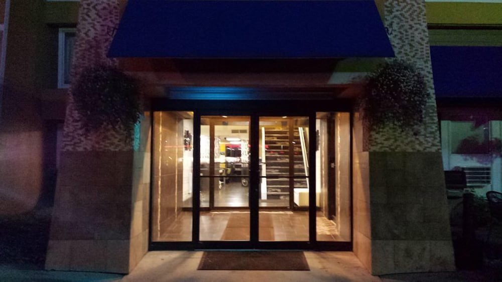 Riverside Suites
