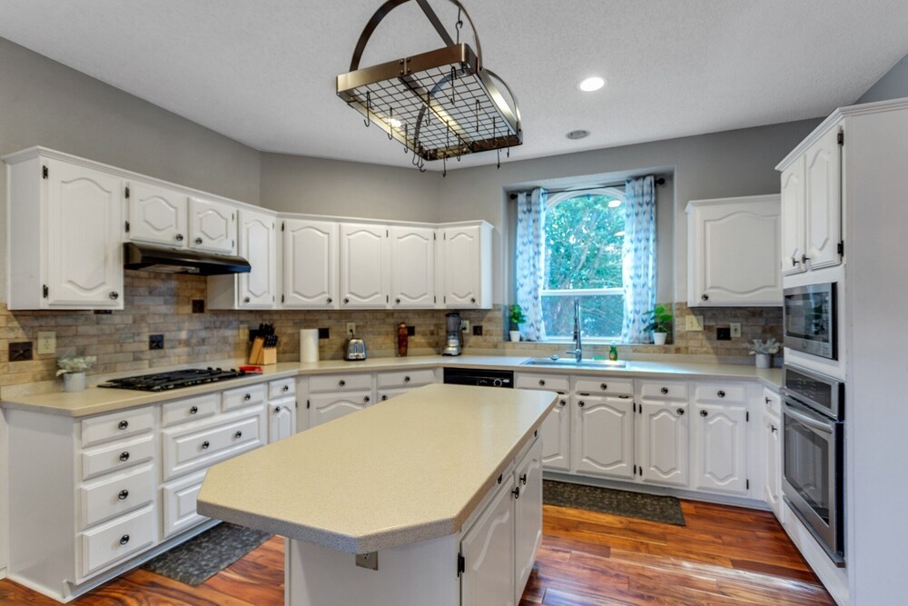 Discount Included! Stunning, Modern, Spacious Getaway Fits Any Group, 2 Game Rooms, Hot Tub 5 Bedroom Home by Redawning - Property Image 46