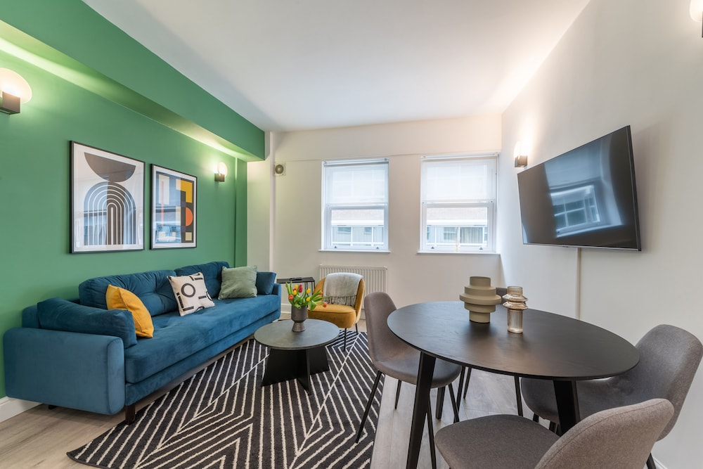 140 Minories