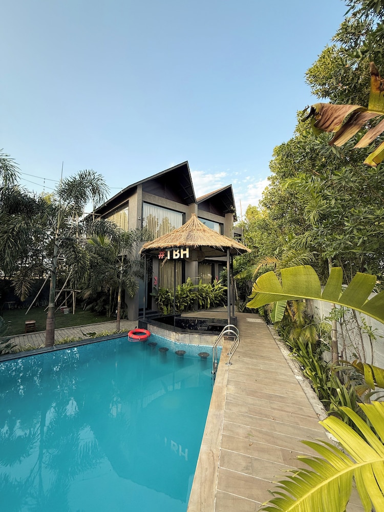 THE BALI HOUSE