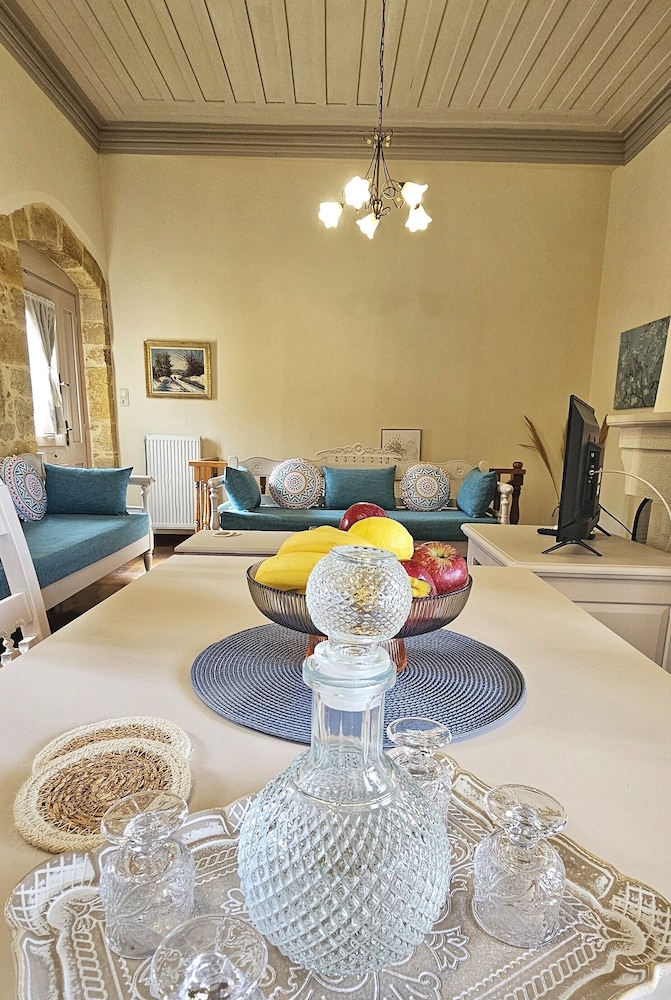 Arhontiko Arhanes Suites