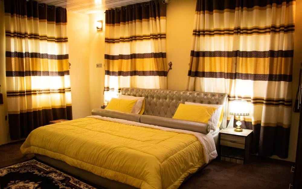 Ralph and Comfort Luxury Suites view 2