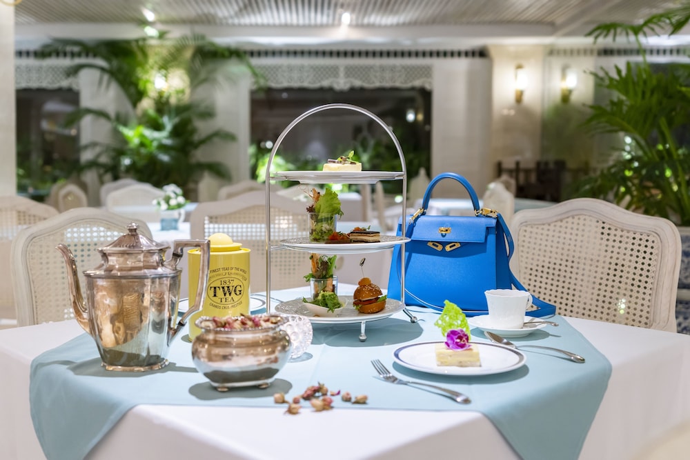 Au Lac Charner Hotel 44