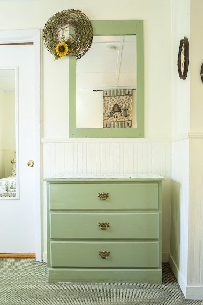 The Chimney Rock Inn & Cottages