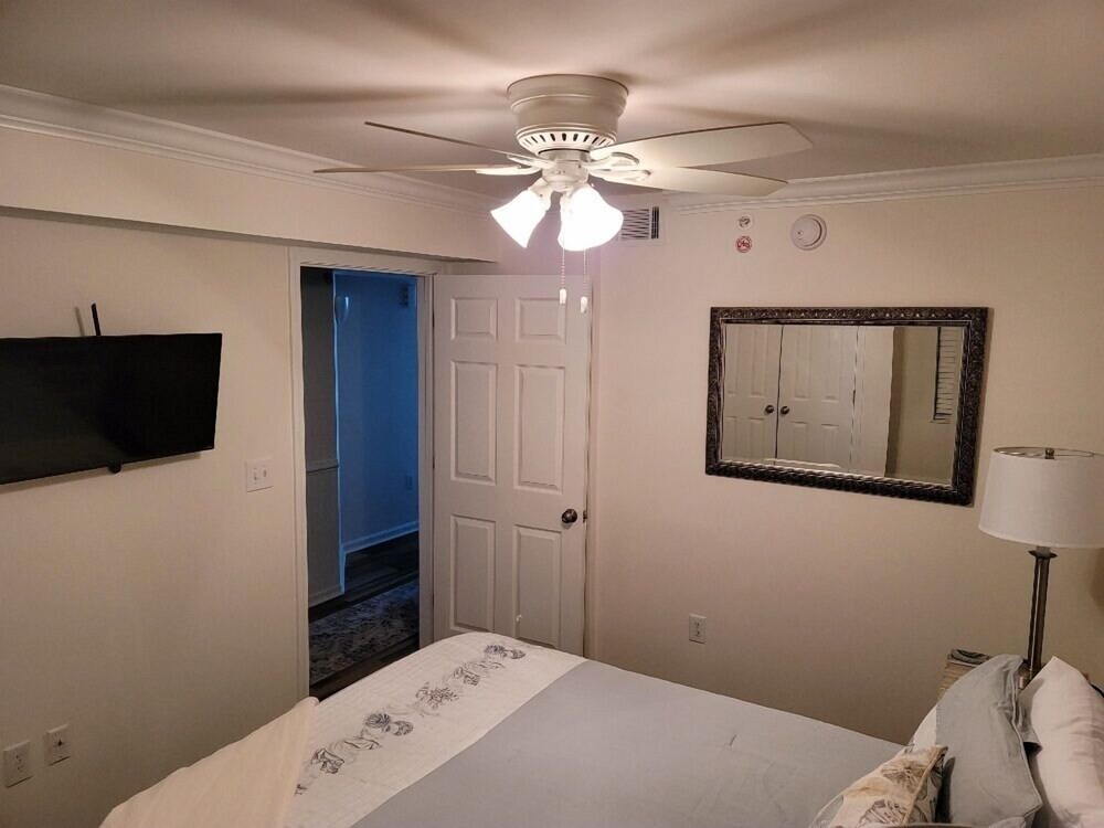 Ashworth 1809 4 Bedroom Condo by RedAwning view 5