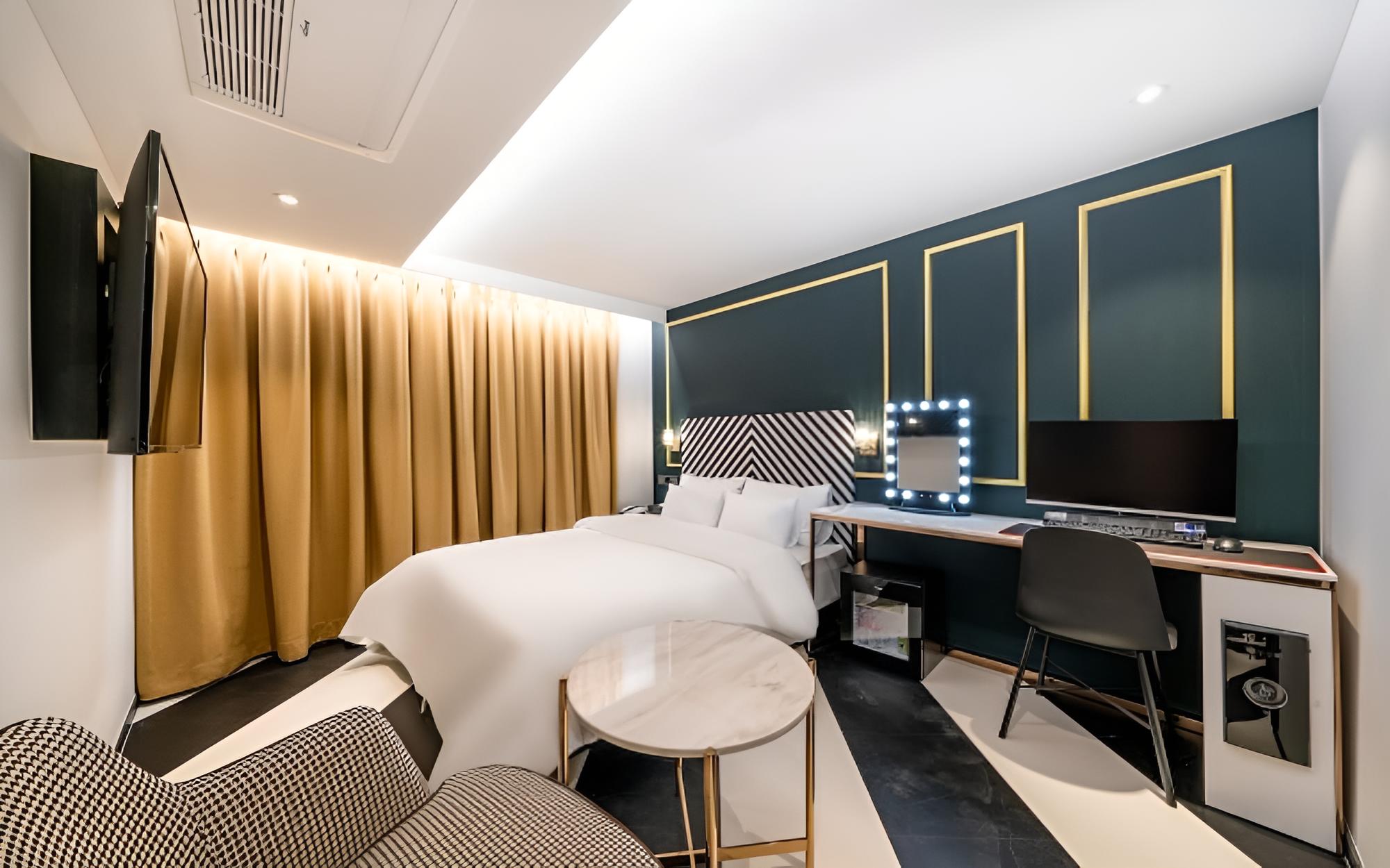 Jongno Hotel Laboum view 4