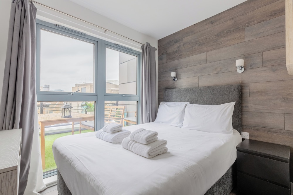 Bright 2 Bedroom Flat in Lambeth With Balcony