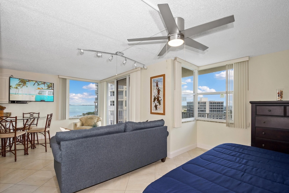 Estero Beach & Tennis 806-b