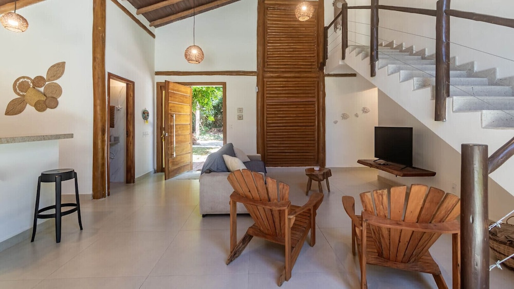 Casa Pet-friendly em Cond com Piscina e 5 Su tes