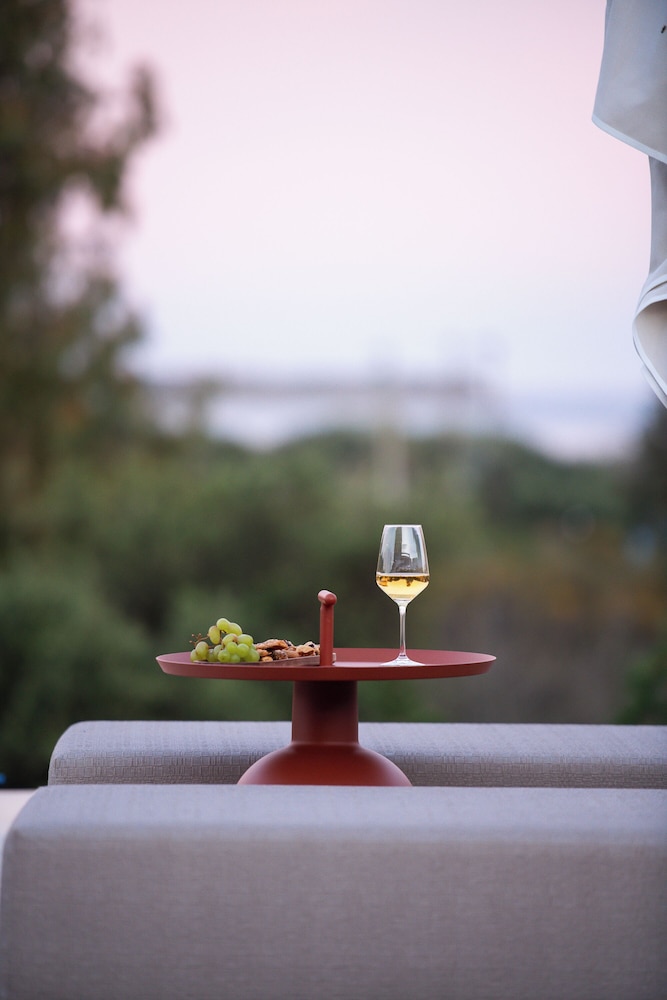 Reveli Suites