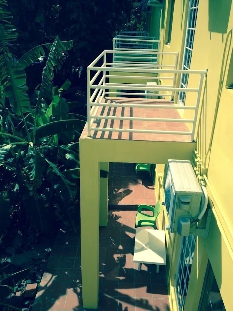 BAGOS ECO RETREAT & CAFE