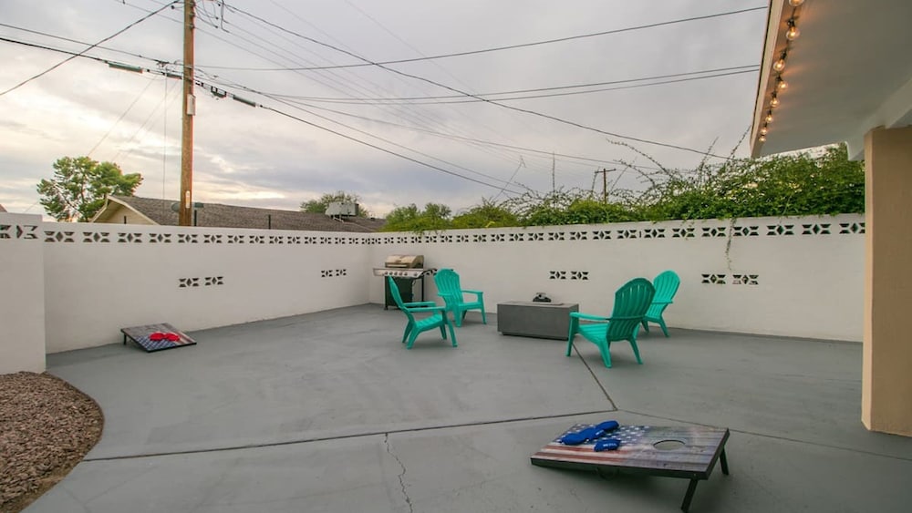 Modern Chic Old Town Scottsdale Home W/pool & Gym!