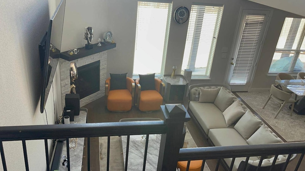 Spacious 2Br w/ Fireplace - Sleeps 4 - Bbq - Lake