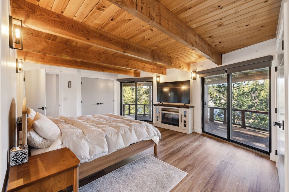 Golden Peak Cabin 3 Bedroom Home by Yosemite Region Resorts