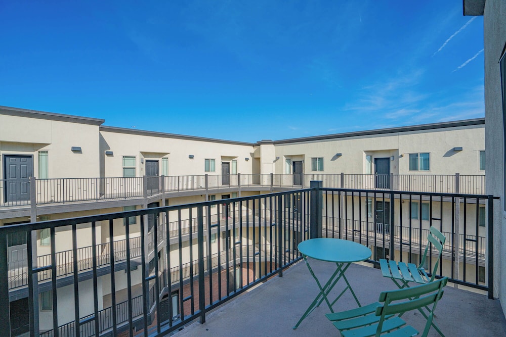 ROVE LIVING/KL - The Fredrick Tempe