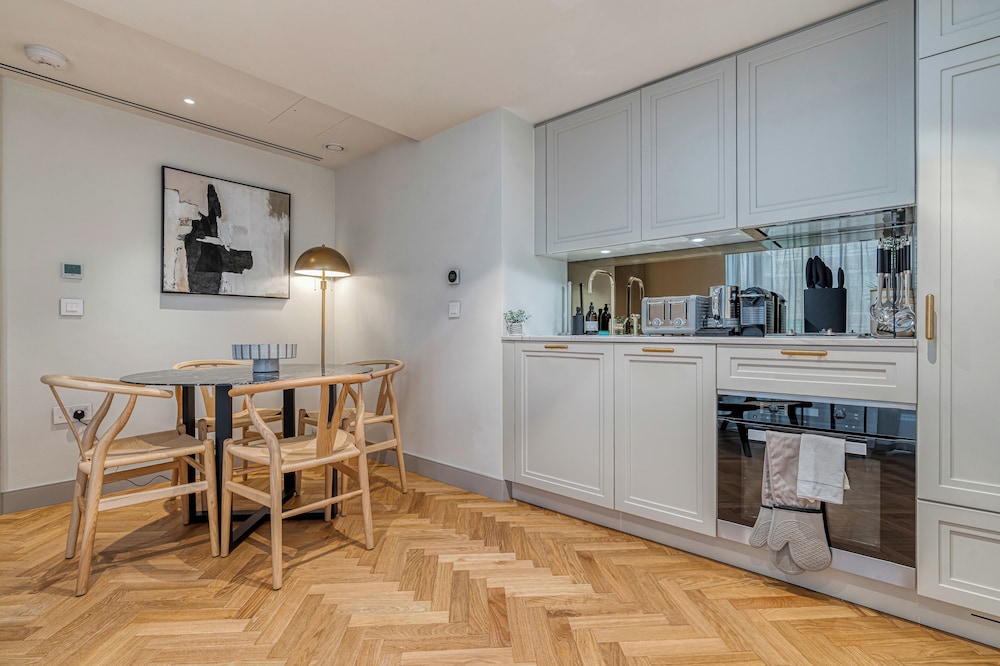 Luxury flats near Big Ben and London Eye