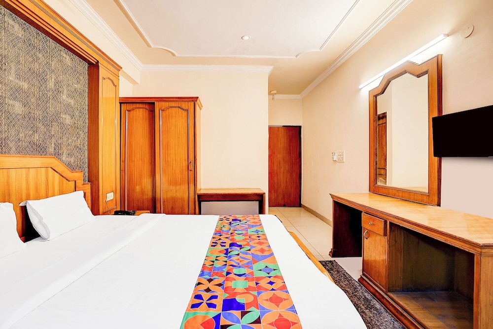 Fabhotel Gold Palace