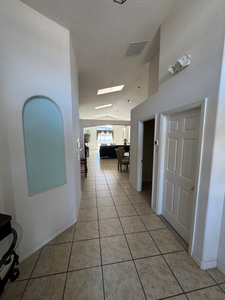 Daisy's Den - Five Bedroom Home