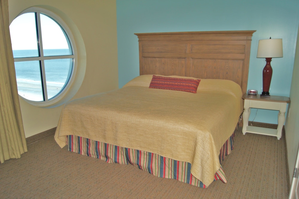 Seaside Resort 1003 3 Bedroom Condo by RedAwning