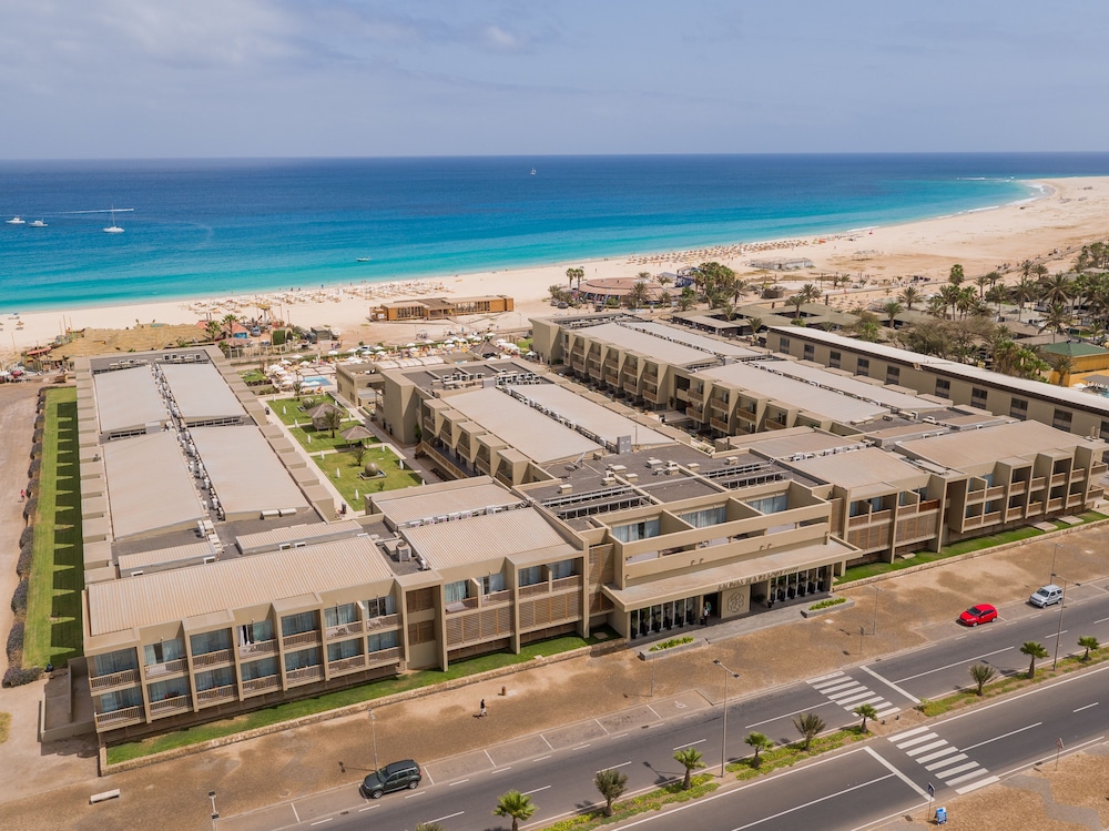 Hotel Oasis Salinas Sea