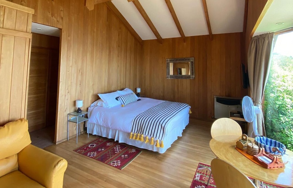 Hotel Cabañas Bahía Celeste - Image 1