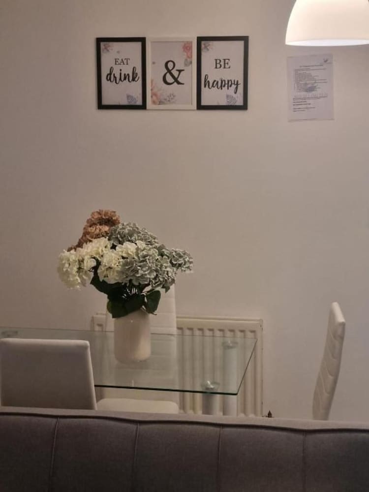 3bed Maidstone Stay - Wifi, Parking, London Access