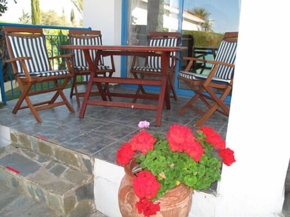 Chriseleni Latchi Villas