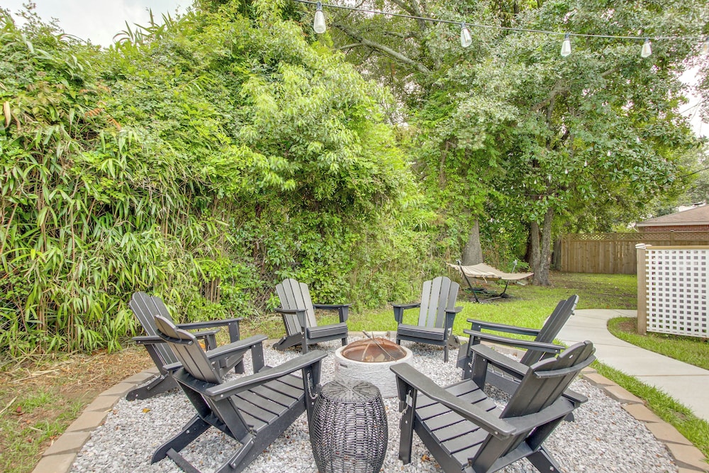 Walk to Beach, Gazebo w/ Hot Tub: Gulfport Gem!