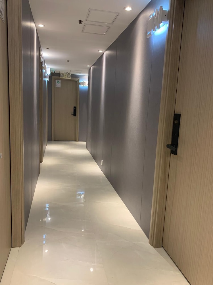 J Hotel