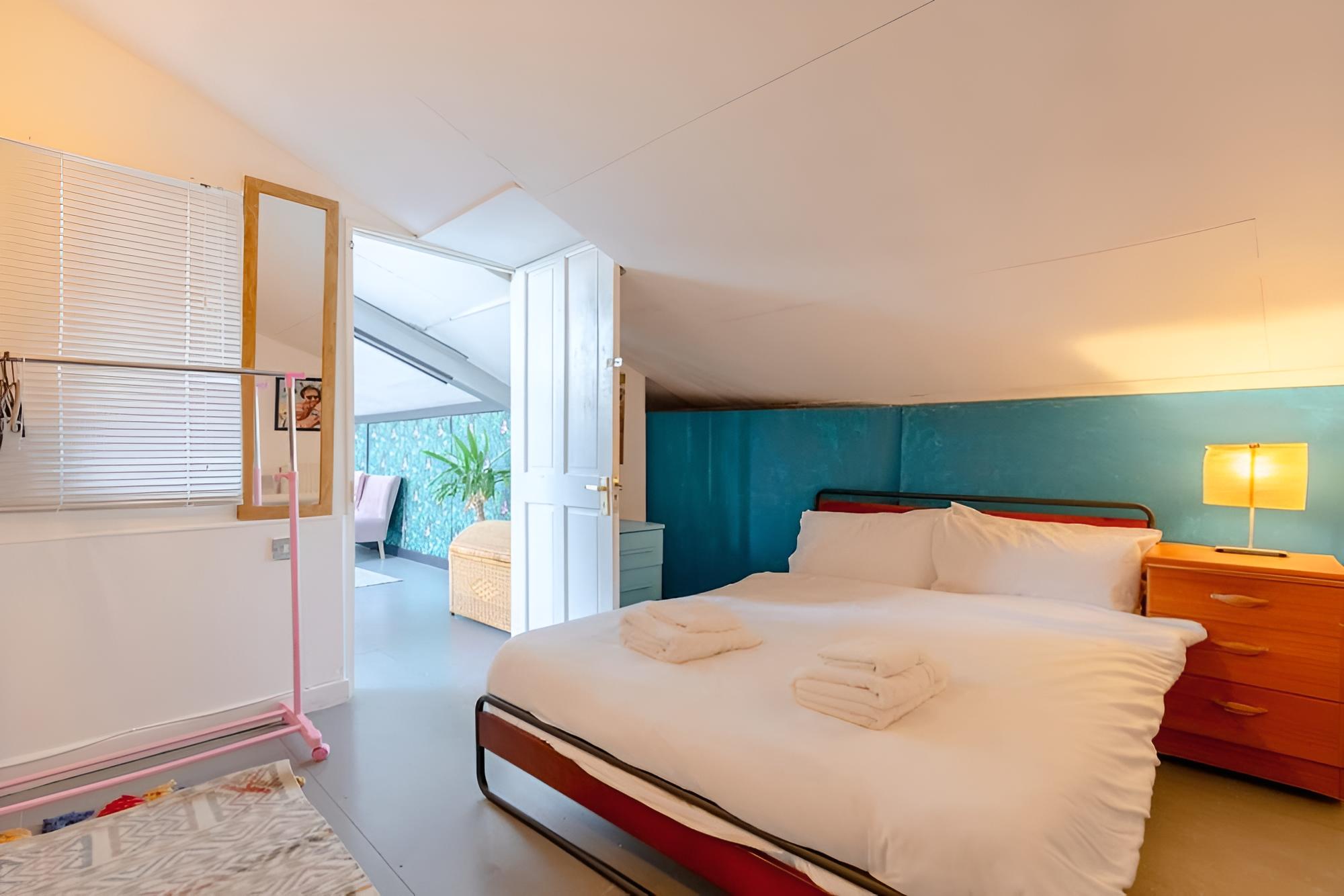Trendy & Artistic Loft Hideaway, Hackney Wick!