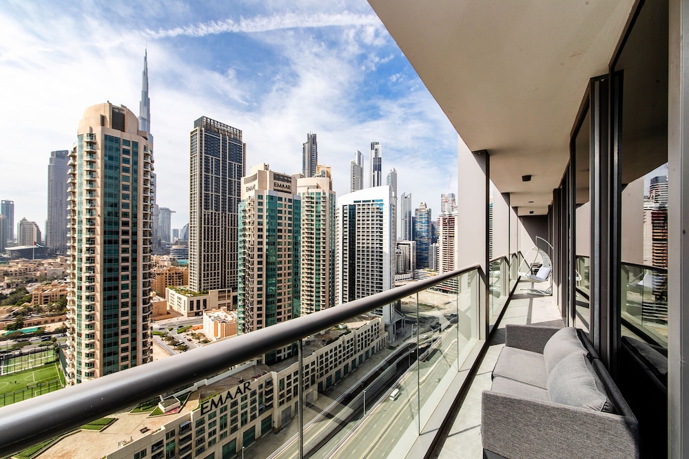 Luxe 3BR with Burj Khalifa view