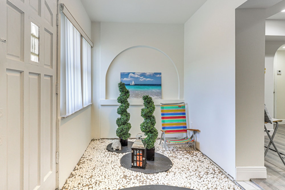 3 Mi to Hard Rock Stadium: Cozy Home w/ Patio