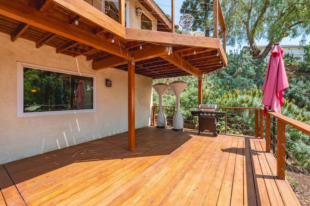 Mountain View Family Retreat w Game Room Scenic Decks