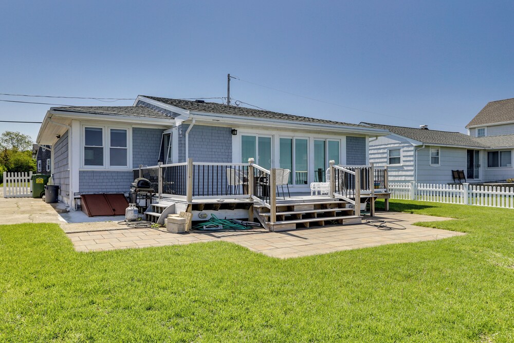 Oceanfront Cottage on Cape Cod Bay w/ Game Room