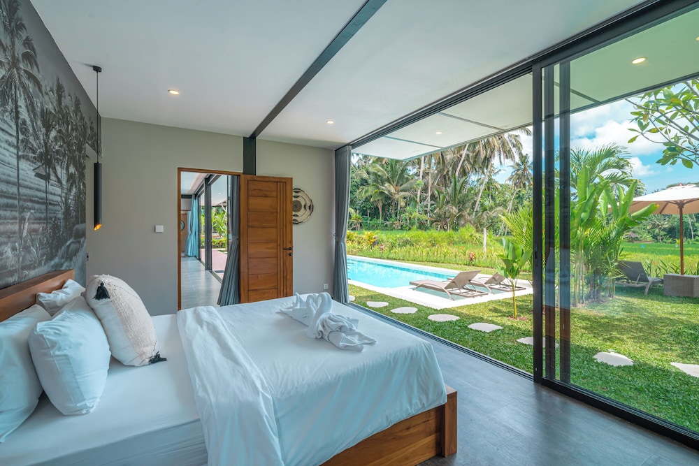 Xanadu - 5BR Ubud Designer Villa, Pool with Rice Fields Views