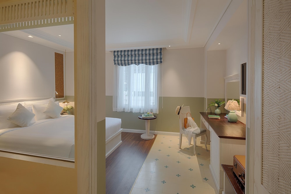 Au Lac Charner Hotel 7