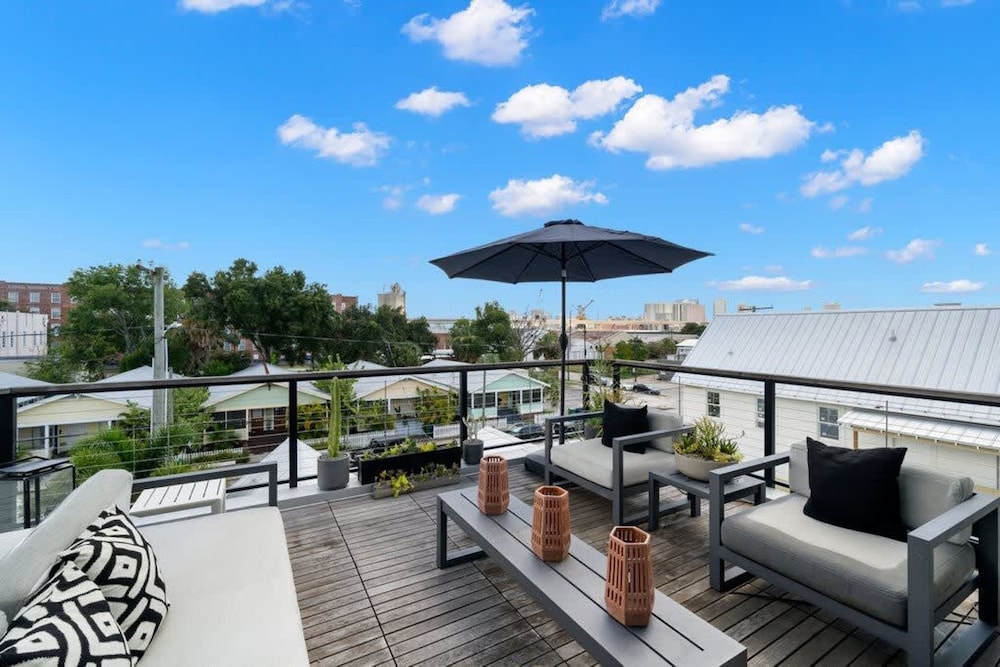 Casa Cohiba by Brightwild Steps to 7th Ave view 4