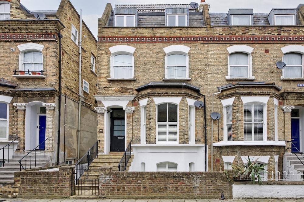 Beautiful Battersea Garden Flat by Underthedoormat