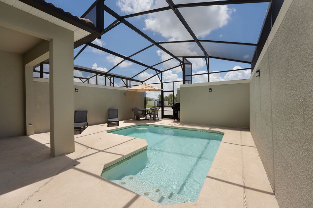 Comfort Stay With Pool Near Attractions
