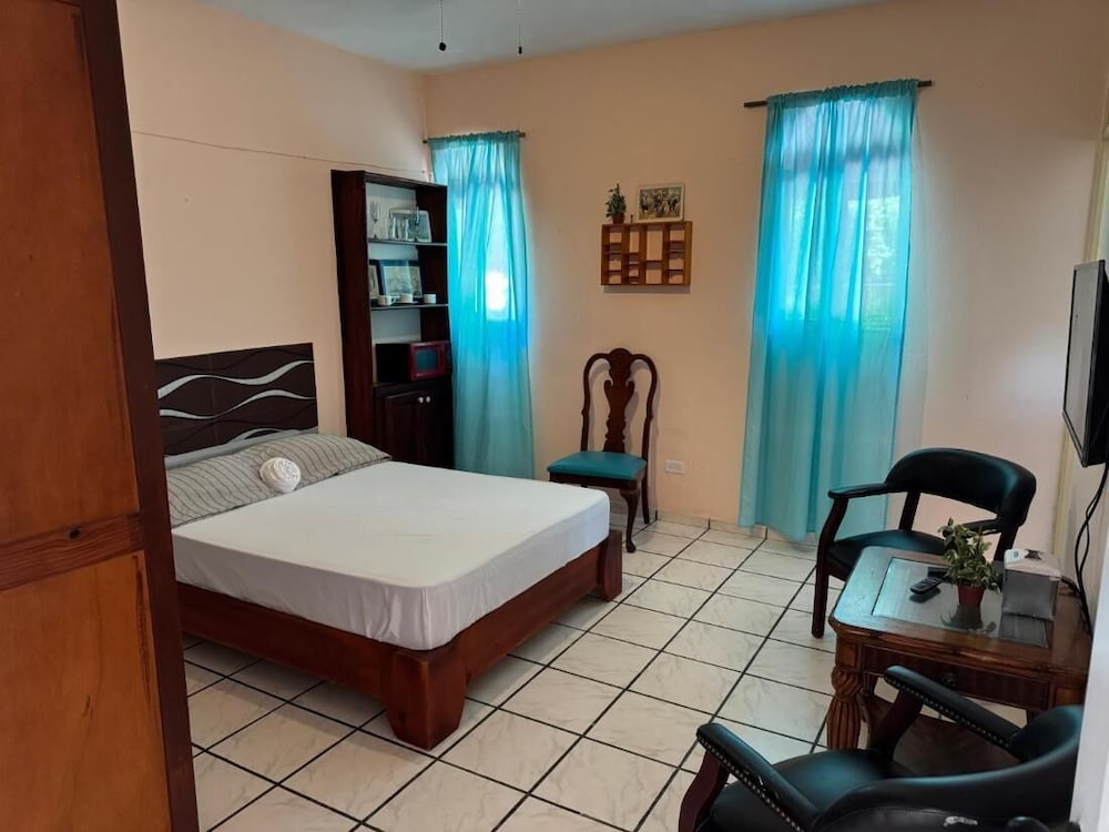 Cozy Apartment 2 min to the Beach, Rooftop