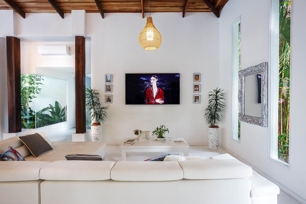 Gigi Brown Villa Frida Puerto Viejo view 4