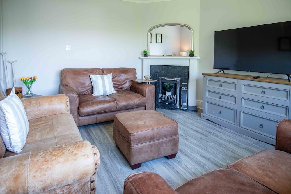 Larkfield - 3 Bedroom Holiday Home - Penally
