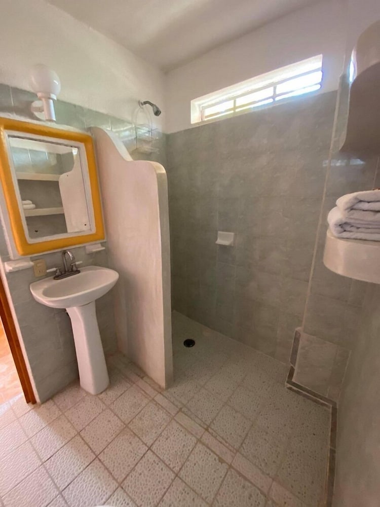 casa adriana zihuatanejo