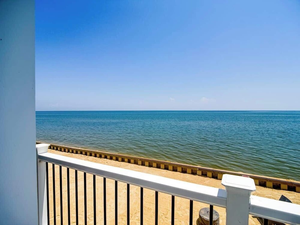 4-bedroom Luxury Private Beach Getaway