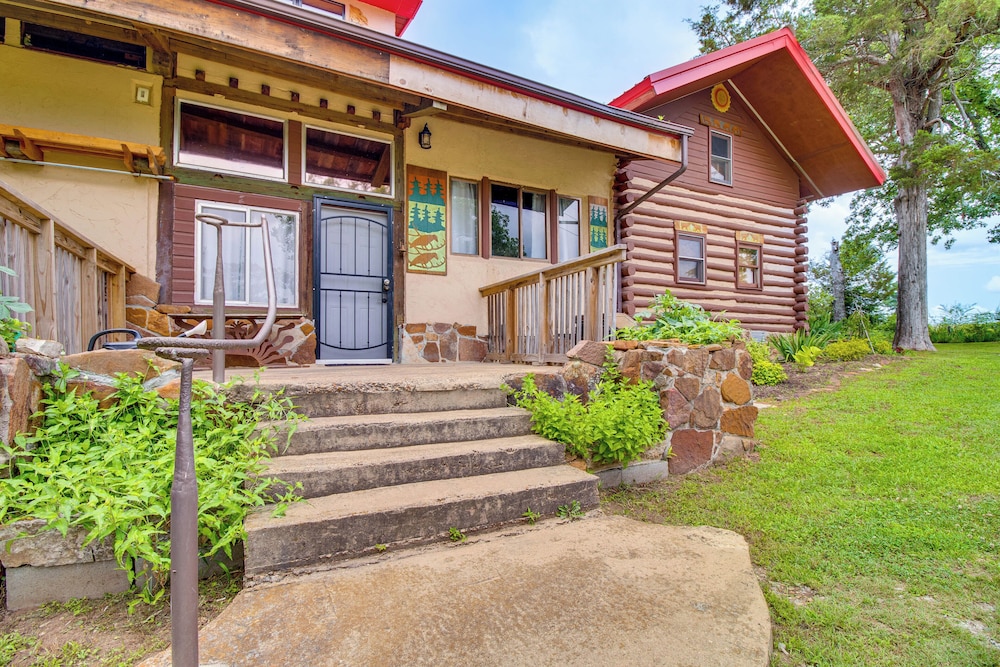 4 Mi to Historic District: Calico Rock Cabin! view 4