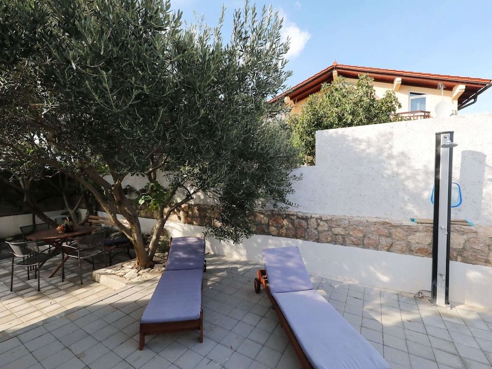 Modern Apartment With Private Pool in Maslenica view 3