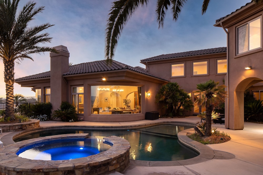 Sangiovese By Avantstay Spectacular Estate w Pool Hot Tub Putting Green